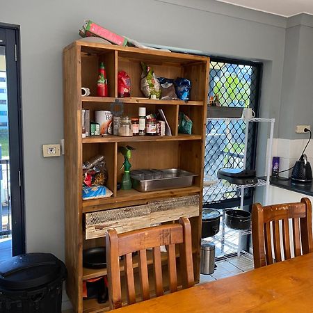 Arrival Lodge Hostel Accommodation Gold Coast Bagian luar foto