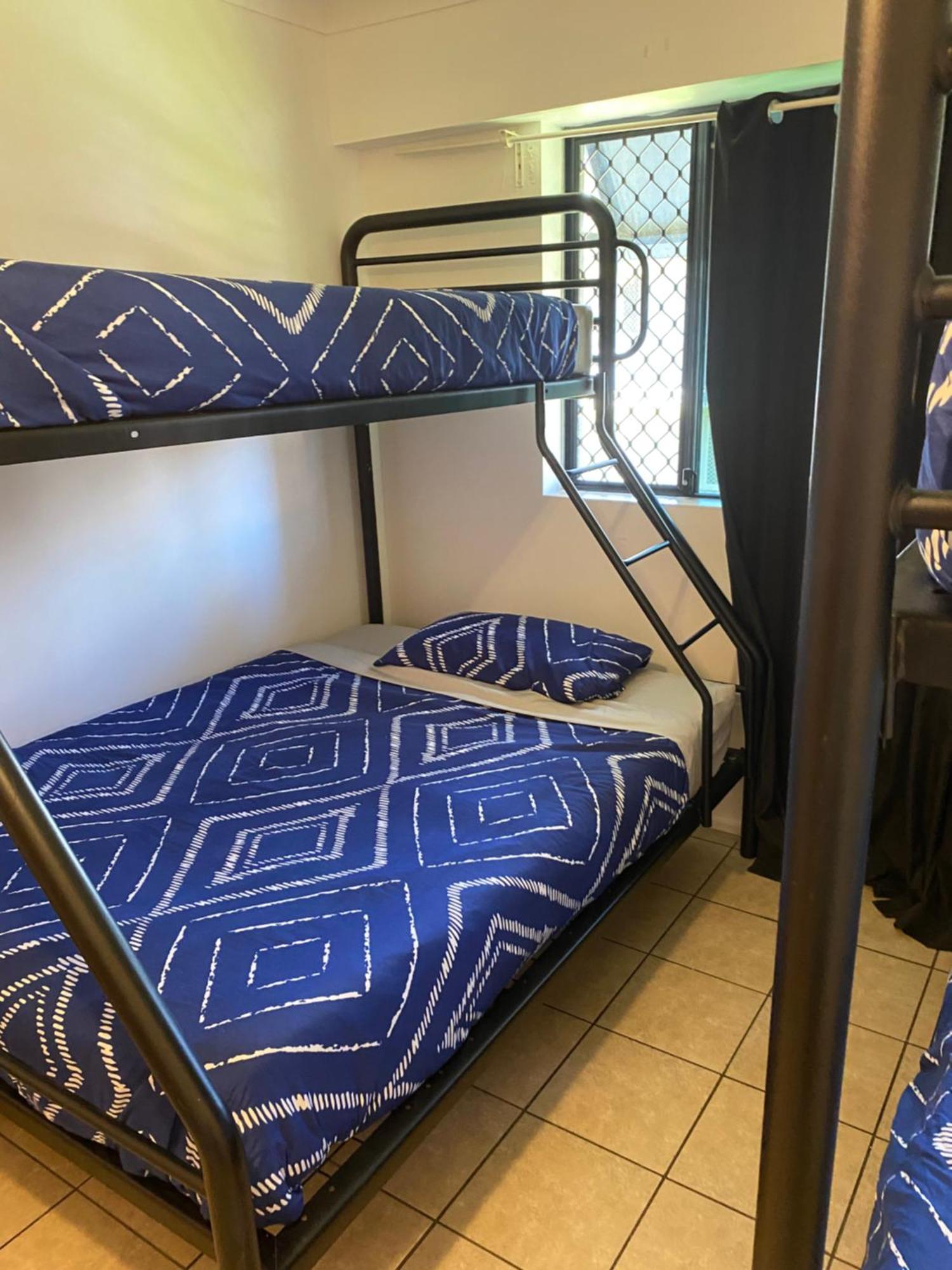 Arrival Lodge Hostel Accommodation Gold Coast Bagian luar foto