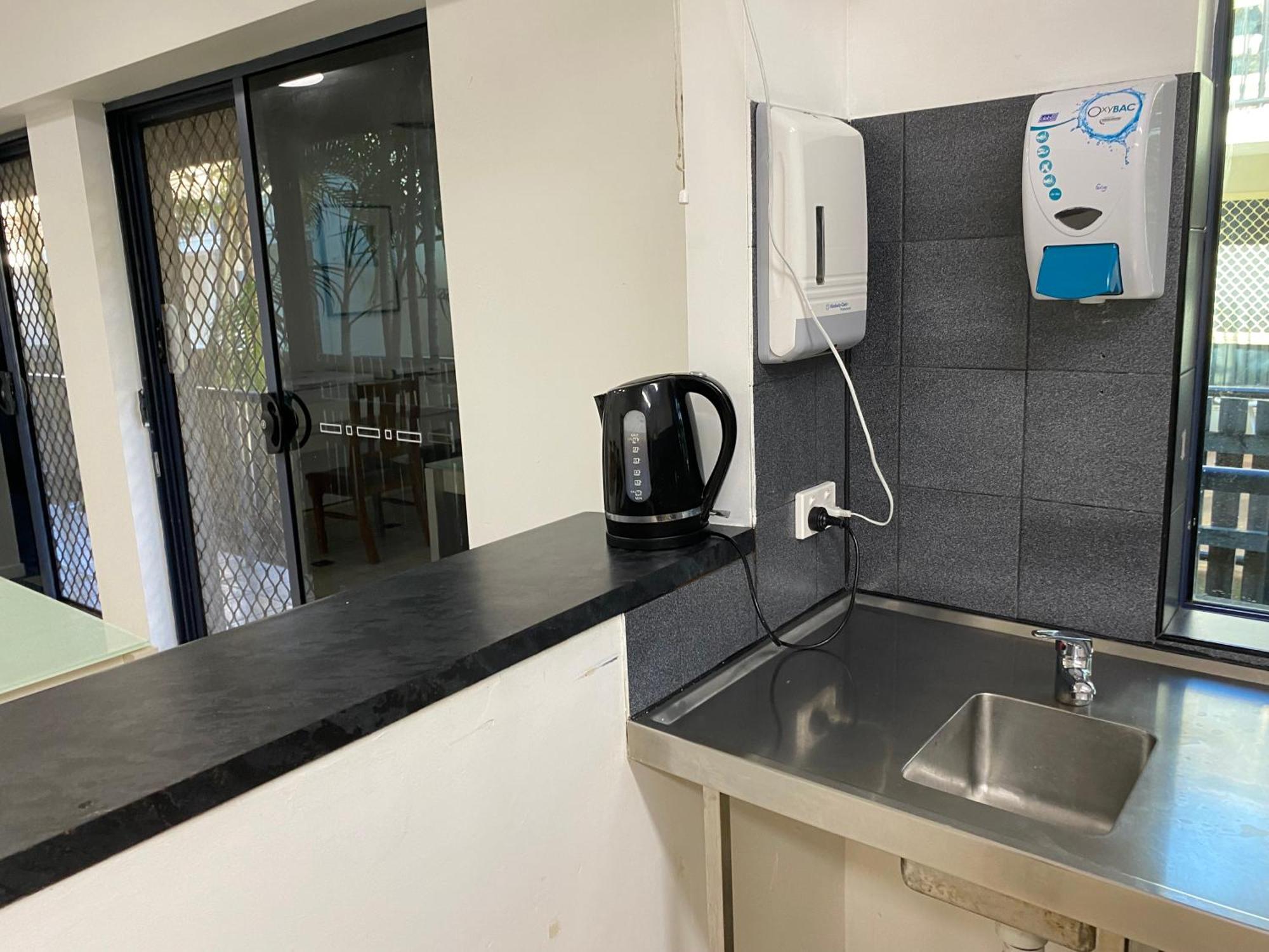 Arrival Lodge Hostel Accommodation Gold Coast Bagian luar foto