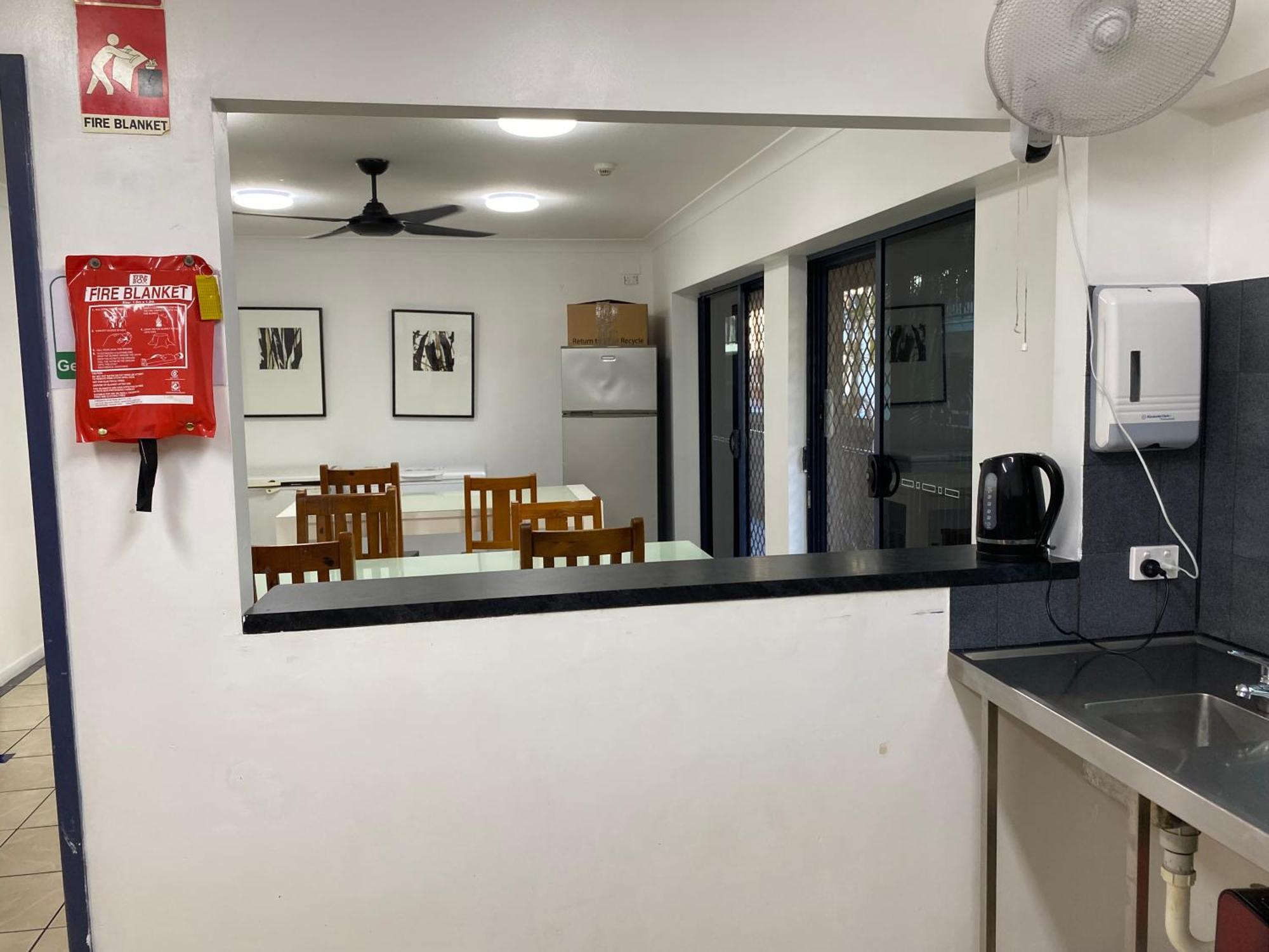 Arrival Lodge Hostel Accommodation Gold Coast Bagian luar foto