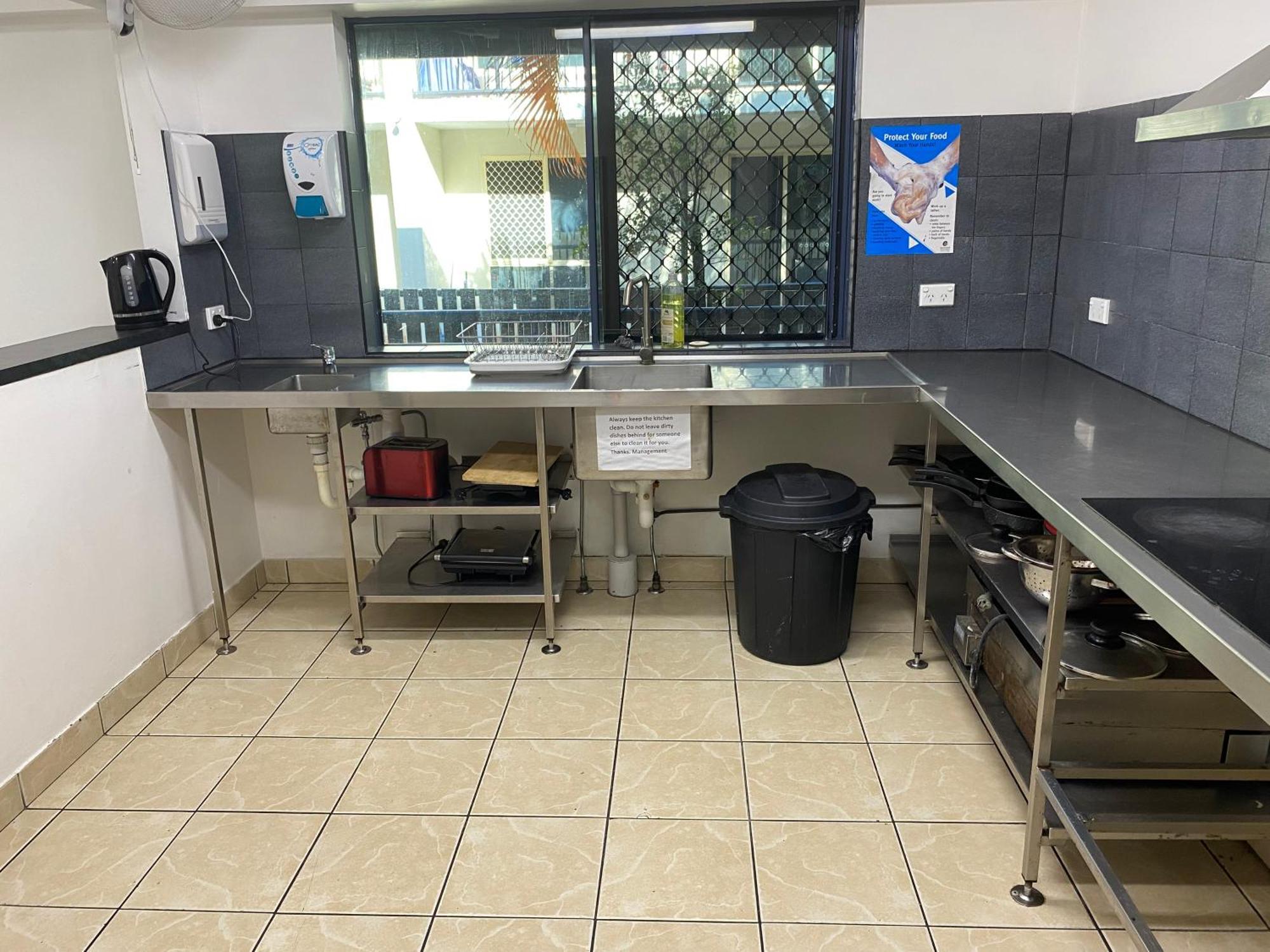 Arrival Lodge Hostel Accommodation Gold Coast Bagian luar foto