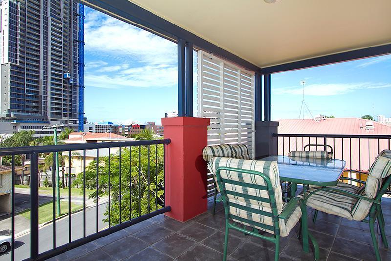 Arrival Lodge Hostel Accommodation Gold Coast Bagian luar foto
