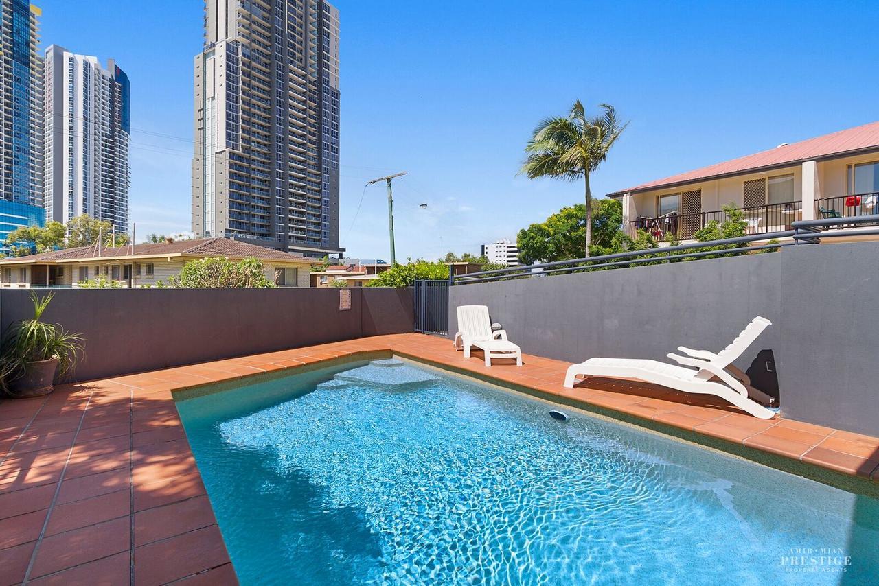 Arrival Lodge Hostel Accommodation Gold Coast Bagian luar foto