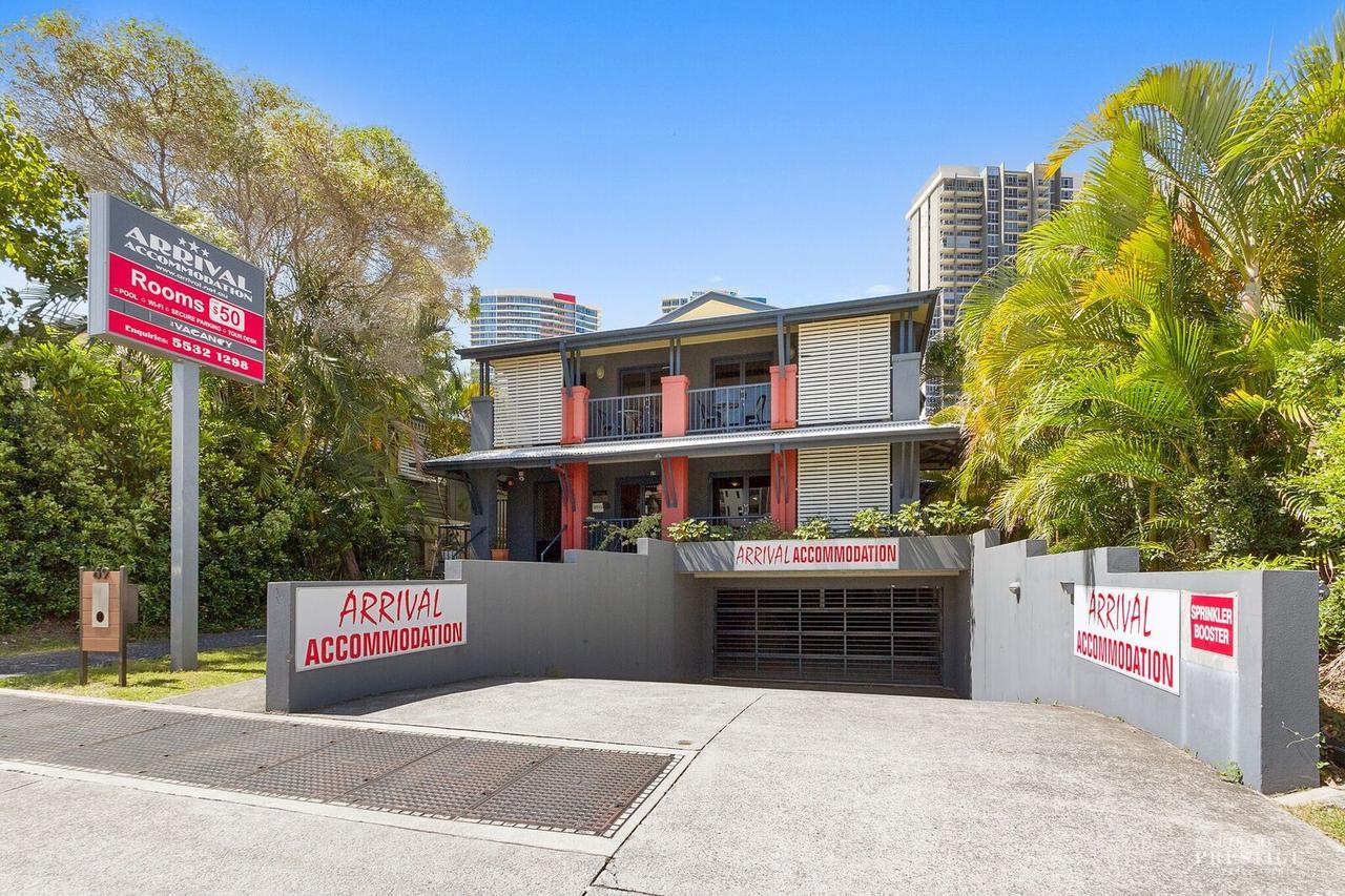 Arrival Lodge Hostel Accommodation Gold Coast Bagian luar foto