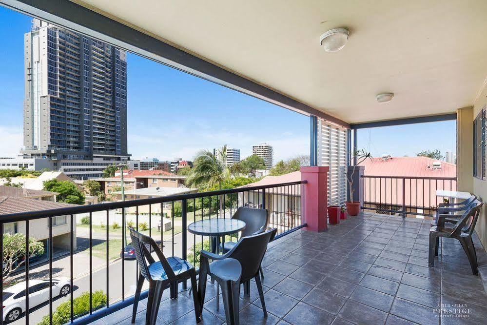 Arrival Lodge Hostel Accommodation Gold Coast Bagian luar foto