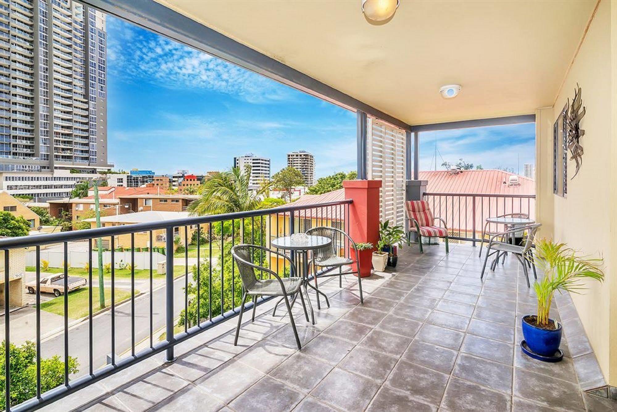 Arrival Lodge Hostel Accommodation Gold Coast Bagian luar foto