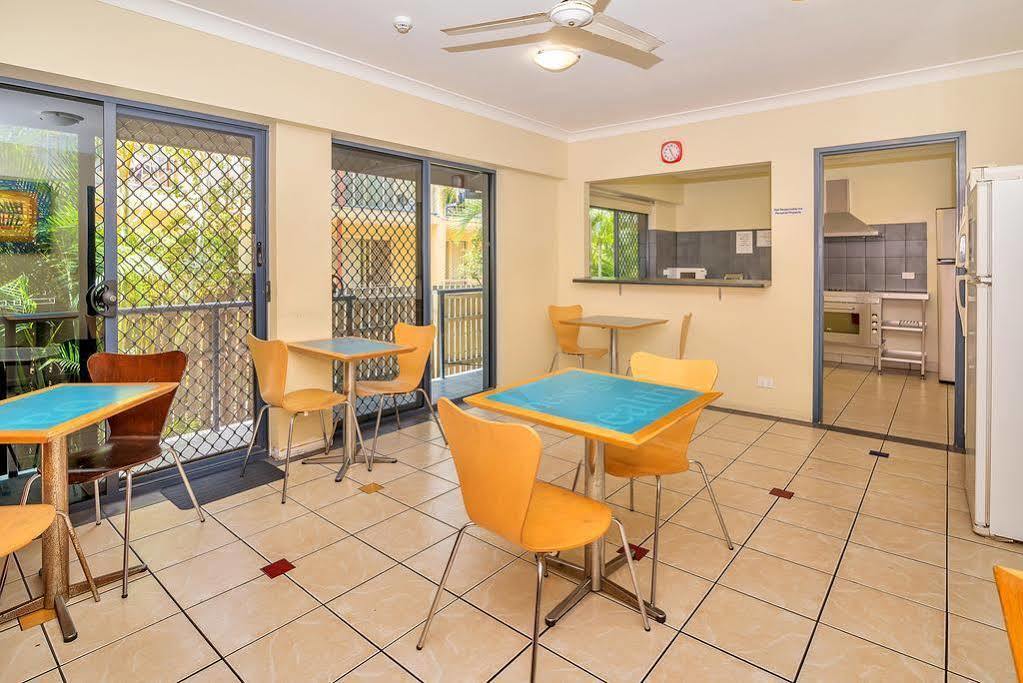 Arrival Lodge Hostel Accommodation Gold Coast Bagian luar foto